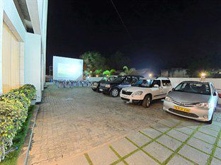 Poppys Anukula Residency Веллуру Экстерьер фото