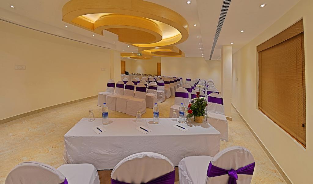 Poppys Anukula Residency Веллуру Экстерьер фото