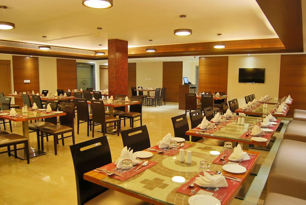 Poppys Anukula Residency Веллуру Экстерьер фото
