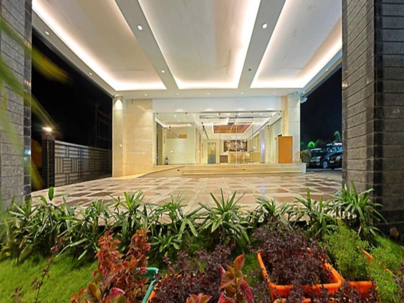 Poppys Anukula Residency Веллуру Экстерьер фото